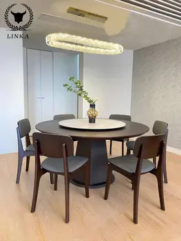Skandinavski dizajn je okrugli stol iz niza orah drvo, lampa, raskošan stol za pregovore, stol, balkon na red
